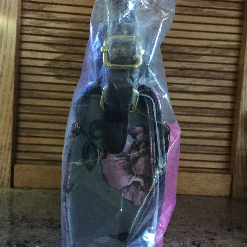 Betsey Johnson Phone Bag GREAT GIFT New in Package - Picture 4 of 5